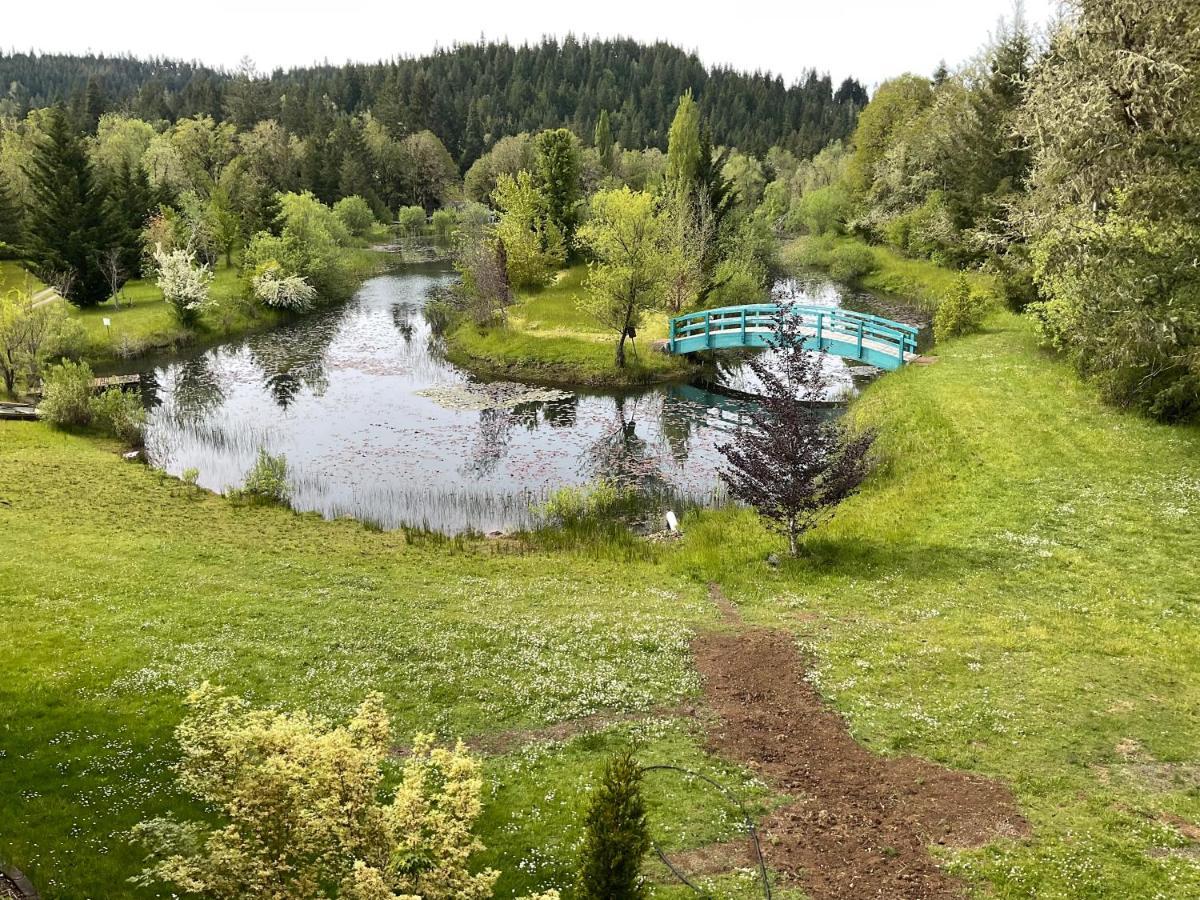 Lakeside * Cottage Grove